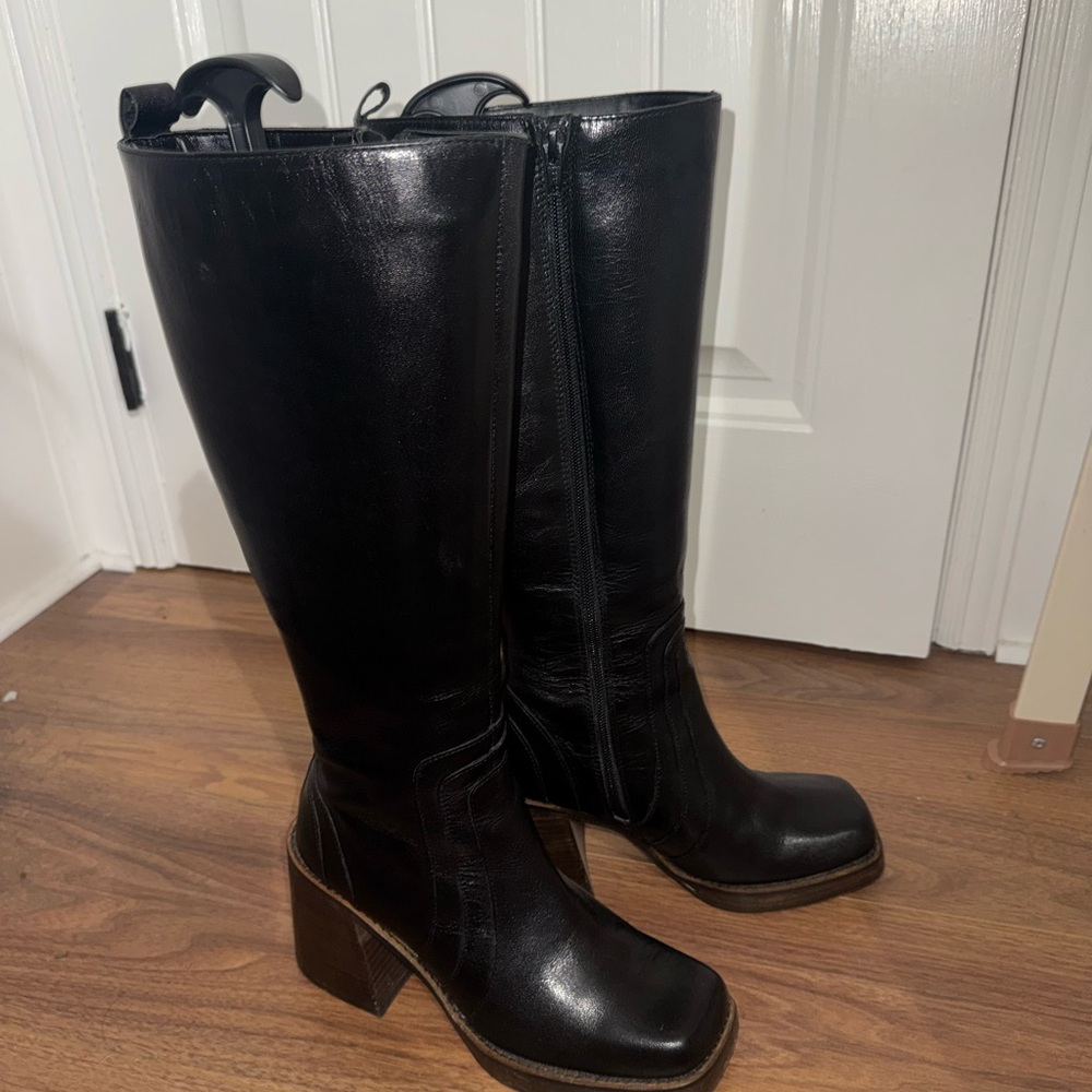 Steve Madden leather square toe platform boots